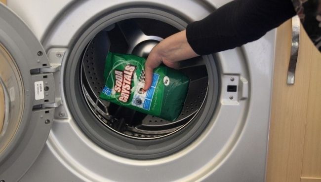 Cách vệ sinh vỏ ngoài máy giặt